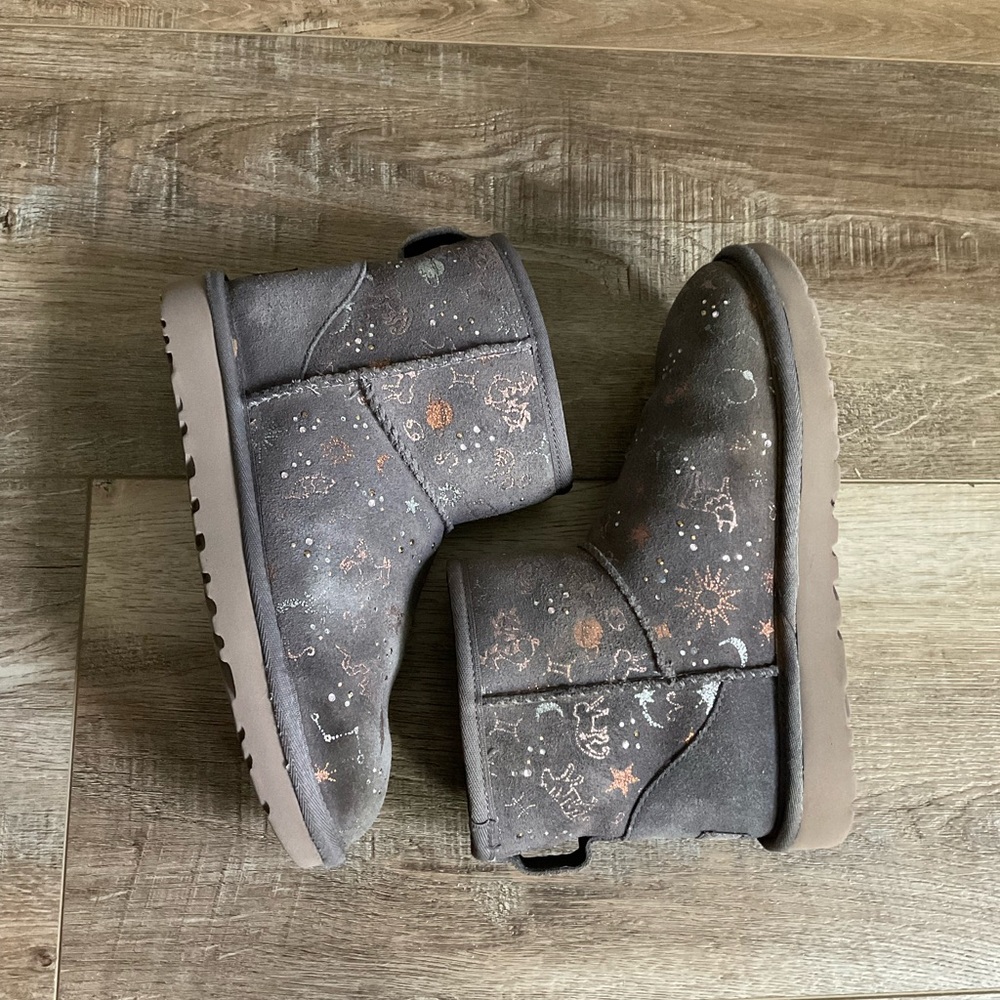 UGG Starry Gray  size 5